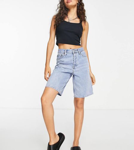 Editor - Short délavé coupe longue - Topshop Petite - Modalova