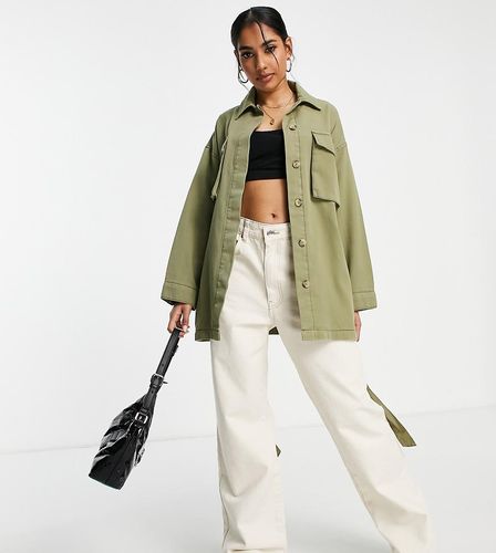 Surchemise fonctionnelle en tissu léger avec ceinture - Kaki - Topshop Petite - Modalova