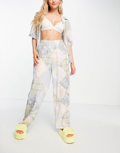 Pyjama avec pantalon et chemise à imprimé fleuri façon patchwork - Topshop - Modalova
