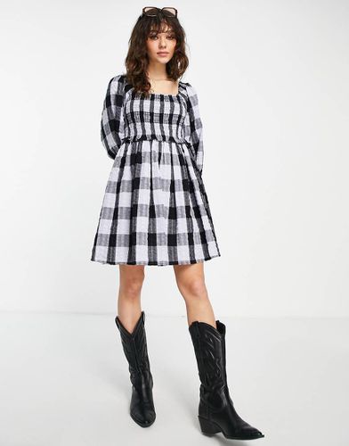 Robe courte froncée en crépon à manches bouffantes et carreaux - Topshop - Modalova