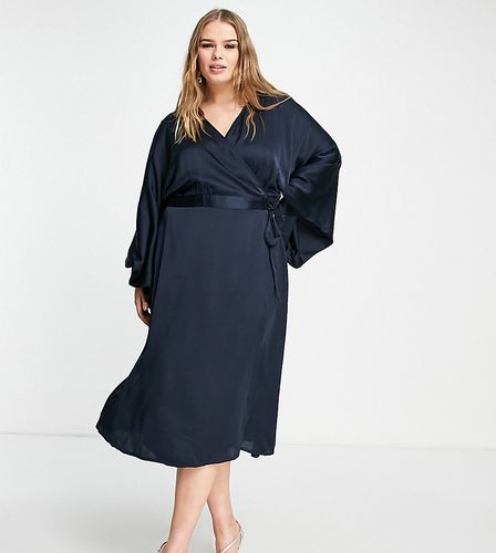 Robe portefeuille mi-longue de demoiselle d'honneur à manches kimono - TFNC Plus - Modalova