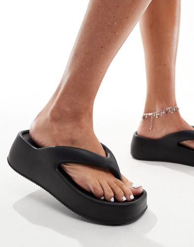 Sandales de piscines compensées à entre-doigt - Truffle Collection - Modalova