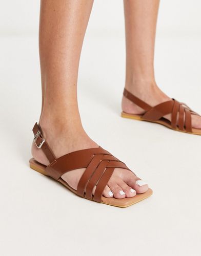 Sandales tressées avec bride sur le talon - Fauve - Truffle Collection - Modalova