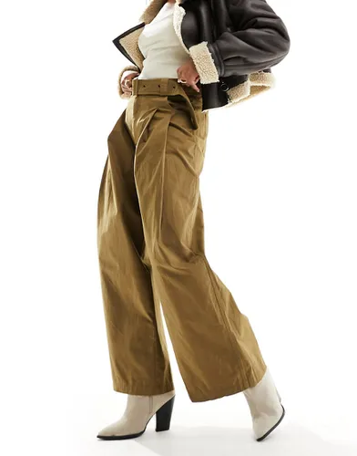 Pantalon cargo large avec ceinture - Marron kaki - Urban Revivo - Modalova