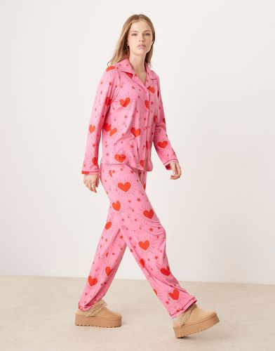 Ensemble de pyjama en polyester imprimé caurs scintillants avec pantalon et chemise à manches longues et revers - Urban Threads - Modalova