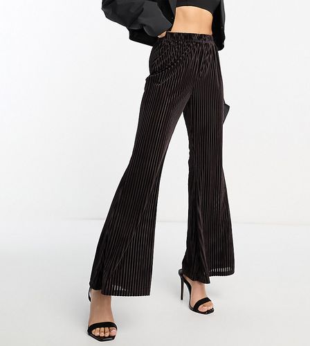 Pantalon ample d'ensemble en velours plissé - Marron chocolat - Urban Threads Petite - Modalova