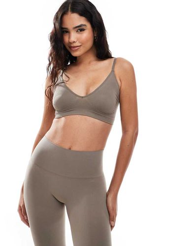 Brassière d'ensemble sans coutures avec décolleté profond en V - taupe - Vero Moda - Modalova