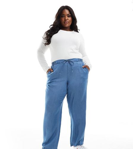 Pantalon fuselé - denim moyen - Vero Moda Curve - Modalova