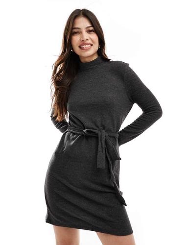 Robe courte en maille à col montant et liens à la taille - chiné - Vero Moda - Modalova