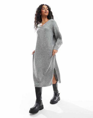 Robe mi-longue oversize à col V en maille - moyen chiné - Vero Moda - Modalova