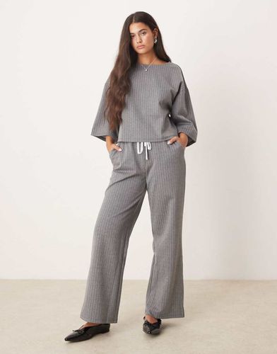 Pantalon d'ensemble ample et ajusté en jersey fines rayures avec taille double - Vila - Modalova