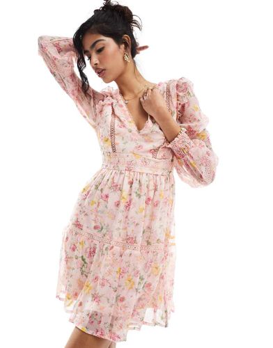 Robe courte à fleurs avec détails en dentelle effet échelle et volants - Rose - Vila - Modalova