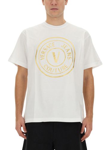 V-emblem" t-shirt - versace jeans couture - Modalova