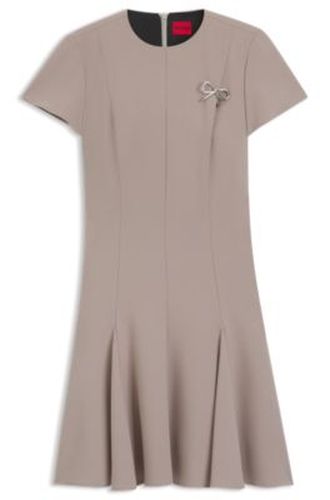 Robe à godets et broche nœud - HUGO - Modalova