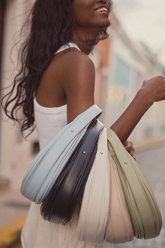 The Brea Faux Leather Shoulder Bag par en Black - By Anthropologie - Modalova