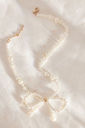 Collier ras du cou avec naud en perle en White chez - Anthropologie - Modalova