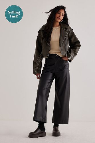 The Colette Cropped Wide-Leg Trousers by Maeve: Vegan Leather Edition par en taille: 26 PETITE chez Anthropologie - The Colette Collection by Maeve - Modalova