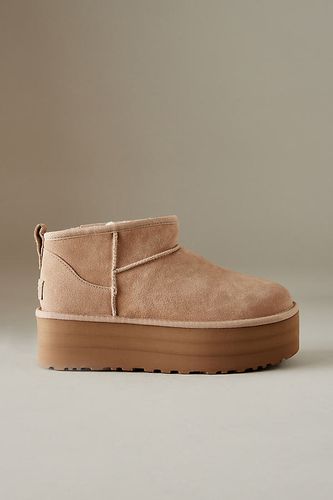 Mini bottines classiques à semelle plateforme en Beige, taille: 39 chez Anthropologie - UGG - Modalova