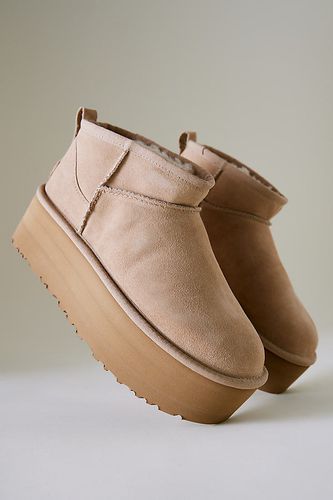 Bottes Classic Ultra Mini Platform en Beige taille: 38 chez Anthropologie - UGG - Modalova