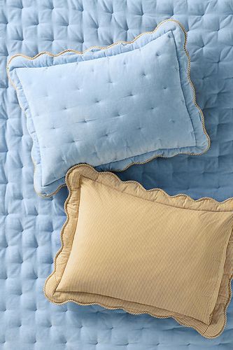 Taies d'oreiller festonnées en velours de coton uni Abbott, ensemble de 2 en Blue chez - Anthropologie - Modalova