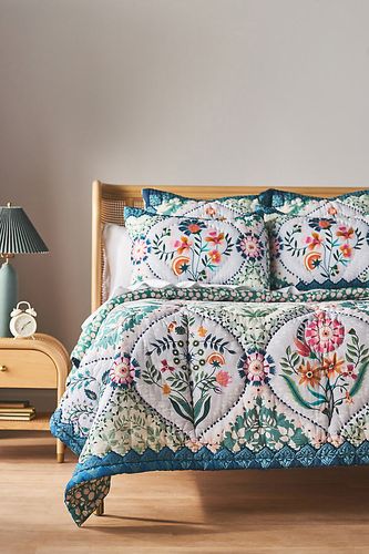 Couvre-lit matelassé brodé Theodora par - Artisan Quilts by Anthropologie - Modalova