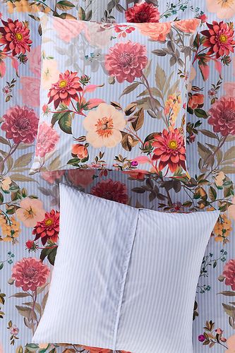 La Housse de Coussin en Percale de Coton Bio Imprimée chez - Anthropologie - Modalova