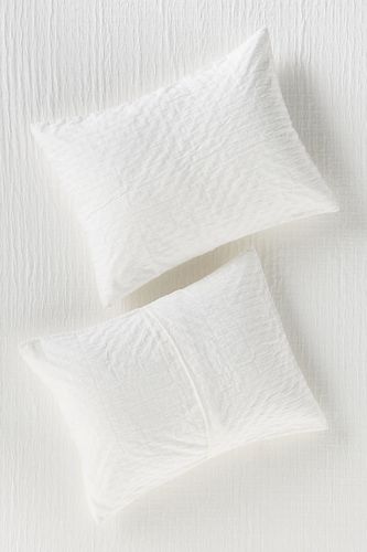 Taies d'oreiller en coton matelassé Raleigh, ensemble de 2 en White chez - Anthropologie - Modalova