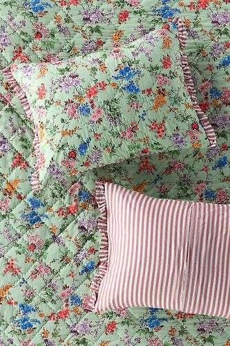 Taies d'oreiller à volants en voile de coton imprimé floral, ensemble de 2 chez - Anthropologie - Modalova