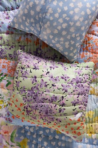 Coussin imprimé en voile de coton chez - Anthropologie - Modalova