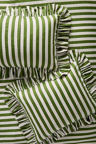 Taie d'oreiller imprimée à volants rayée en coton , lot de 2 en Green chez Anthropologie - Maeve - Modalova