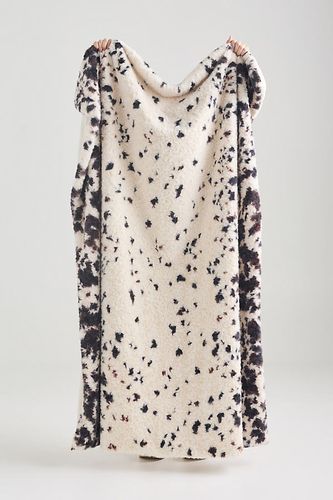 Couverture en fausse fourrure imprimée mouchetée taille: 50 x 70 chez - Anthropologie - Modalova