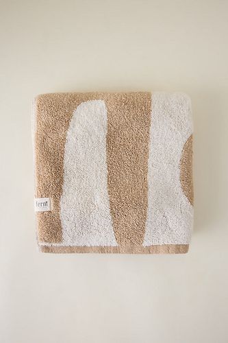 Serviette de plage en coton Ebb en Beige chez Anthropologie - Ferm Living - Modalova