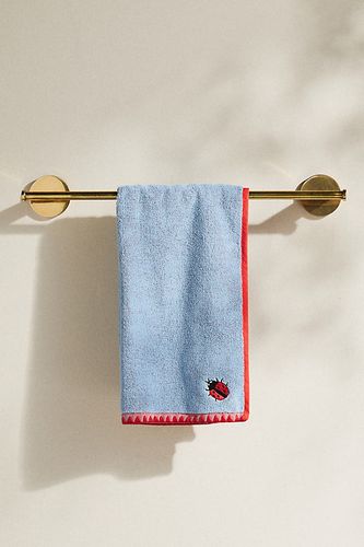 Hana Bug Embroidered Cotton Terry Hand Towel en Blue chez - Anthropologie - Modalova