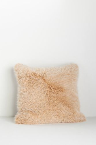 Coussin en fausse fourrure Chloe en Green taille: 20 in sq chez - Anthropologie - Modalova