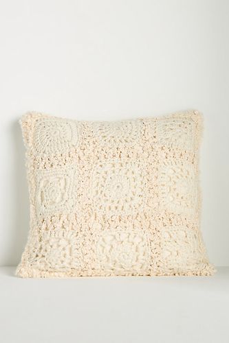 Coussin en Crochet Aspen en taille: 18" sq chez - Anthropologie - Modalova