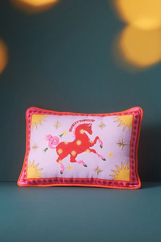 Coussin Mini Zodiaque Brodé en Coton Stargazer en chez Anthropologie - Lou Benesch - Modalova