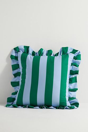 Coussin d'intérieur/extérieur à volants rayé Maeve en taille: 20 in sq chez - Anthropologie - Modalova