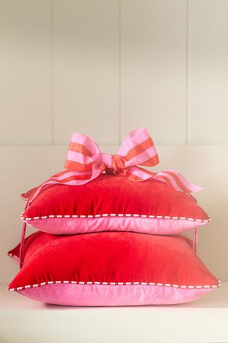 Coussin Milo Trova en Red taille: 14" x 20" chez - Anthropologie - Modalova