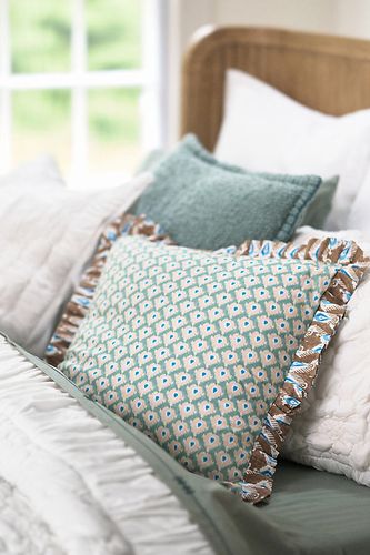 Coussin Imprimé en Coton Ikat Mari en taille: 20 in sq chez - Anthropologie - Modalova