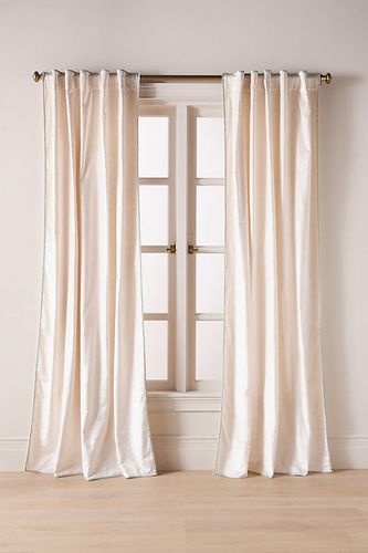 Rideau en Velours Adelina en Beige taille: 108" chez - Anthropologie - Modalova