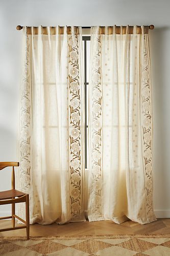 Rideau Floral Manette Brodé en taille: 50 x 84 chez - Anthropologie - Modalova