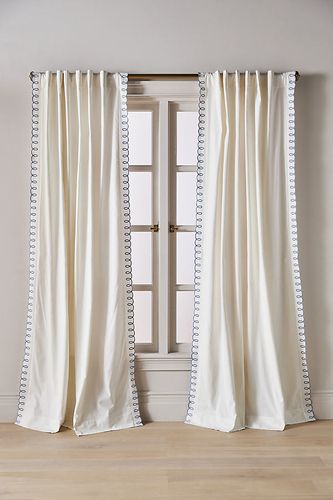 Rideau en Coton Brodé en Boucle Maeve en taille: 50 x 84 chez - Anthropologie - Modalova