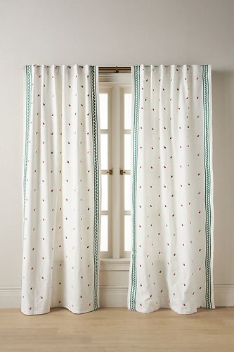 Rideau Brodé à la Main Sola taille: 108" chez - Anthropologie - Modalova