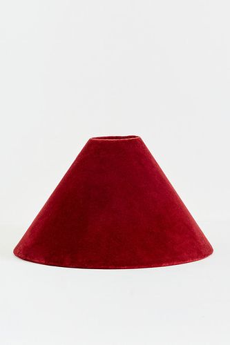 Abat-jour Empire en velours en Red taille: 16" chez - Anthropologie - Modalova