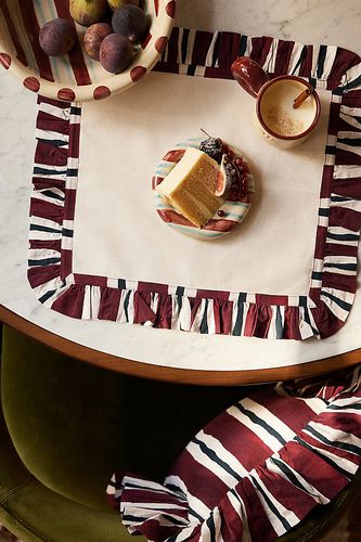 Napperons brodés à volants , lot de 2 taille: S chez Anthropologie - Damson Madder - Modalova