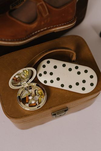 Compact à pilules exclusif 7 jours en chez Anthropologie - Dosey - Modalova