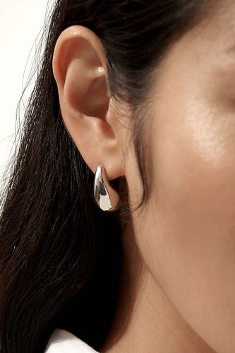 Les Boucles d'Oreilles Mini Goutte Petra par en Silver - By Anthropologie - Modalova