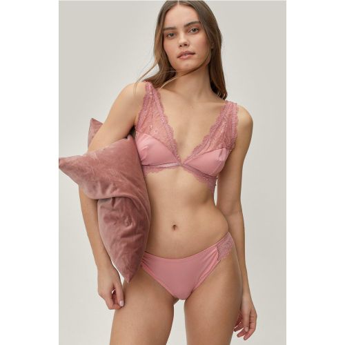 Ensemble Soutien-Gorge Plongeant Et Culotte Haute En Maille Avec Bordure En Dentelle - Nasty Gal - Modalova