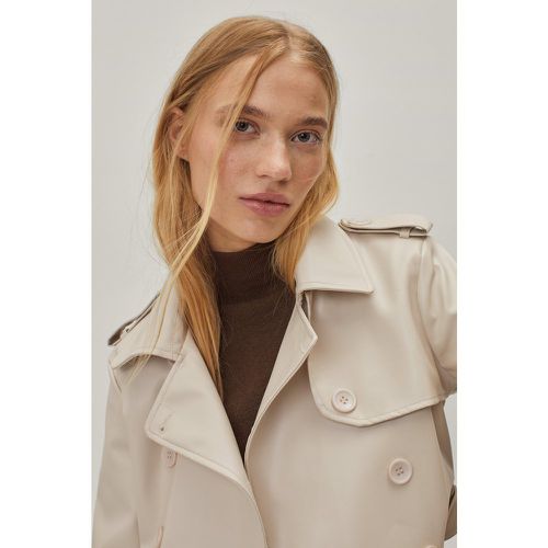 Petite Belted Faux Leather Cropped Trench Coat - Nasty Gal - Modalova