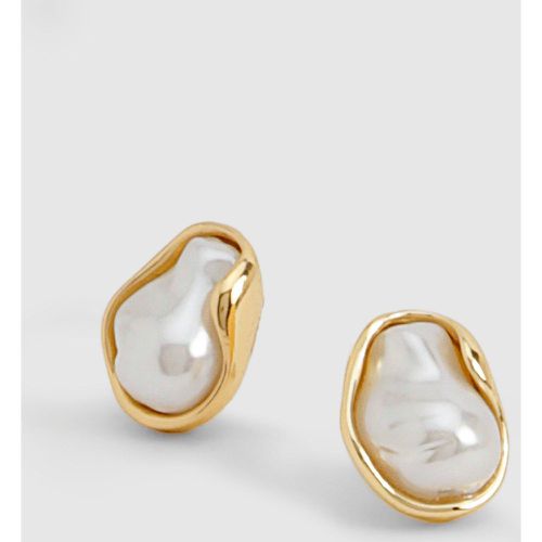 Pearl Stud Earrings - boohoo - Modalova